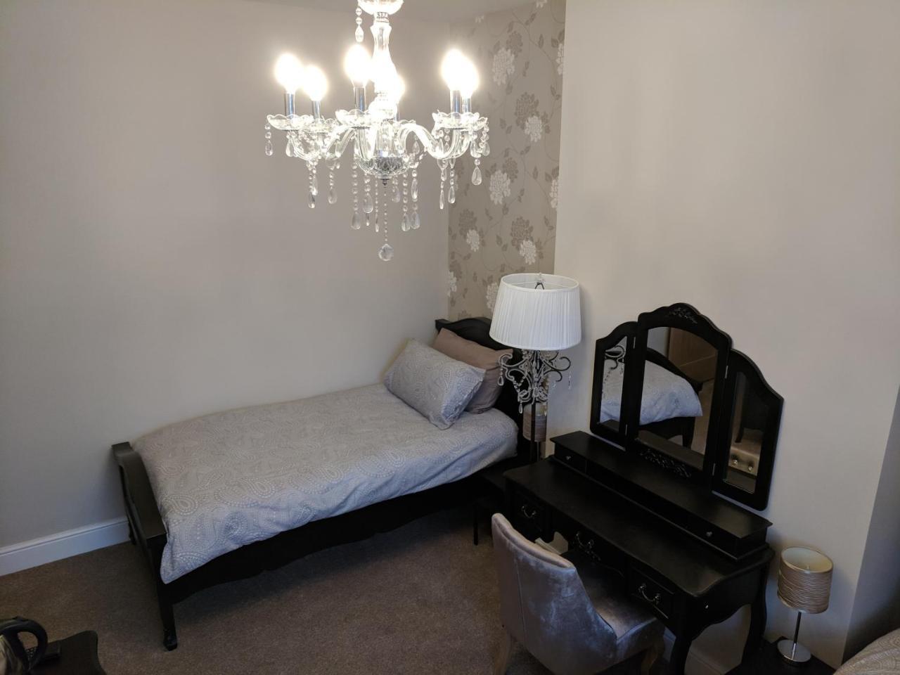 Lion House Bed & Breakfast With Restaurant Кюм Мартин Екстериор снимка