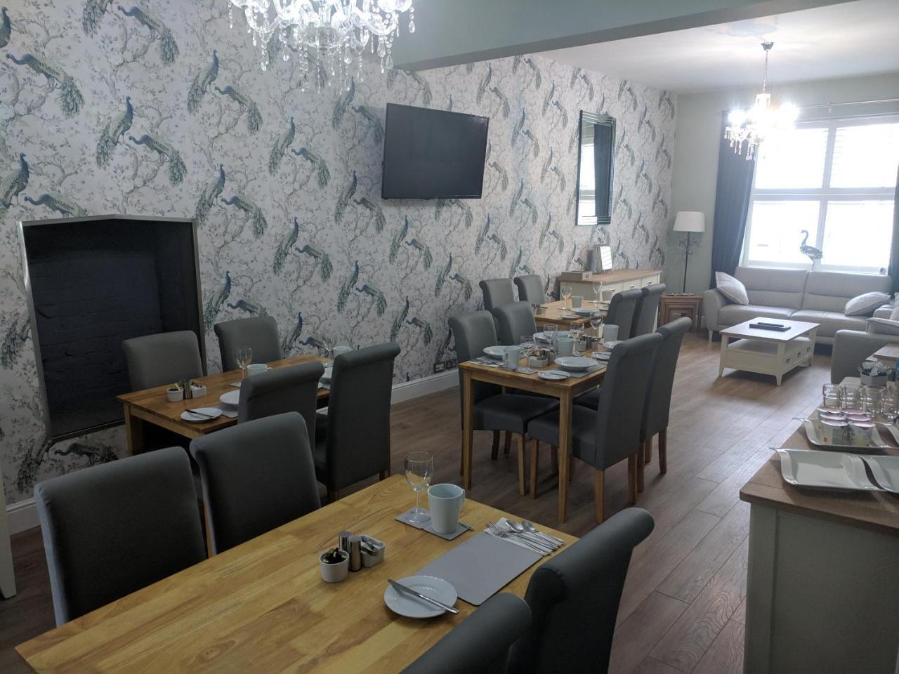 Lion House Bed & Breakfast With Restaurant Кюм Мартин Екстериор снимка