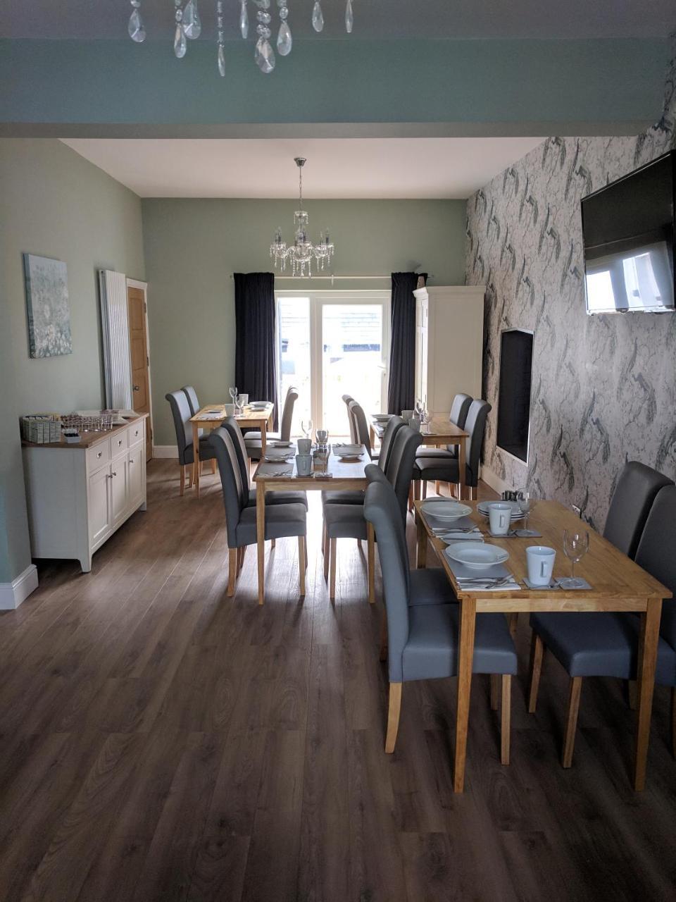 Lion House Bed & Breakfast With Restaurant Кюм Мартин Екстериор снимка